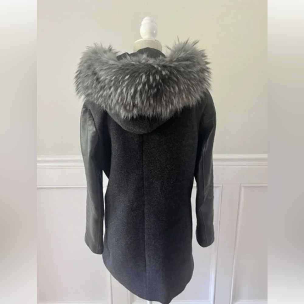 Intuition Paris Elegant Gray Women's Coat with Faux Fur Collar